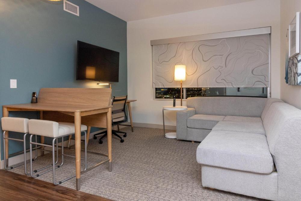 1 Bedroom Executive Suite, 1 King interior